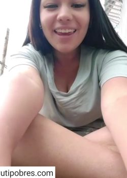 Nena Putipobre Se Masturba En El Jardin De Su Casa 2