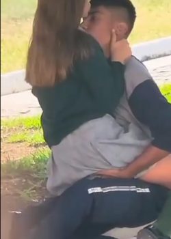Rica colegiala pillada cogiendo 6
