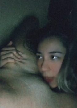 Mirada tierna y a mamarle la panocha a su amiga 2