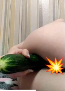 Jovencita Rubia Nalgona + Vídeo Masturbandose Con el Pepino 4