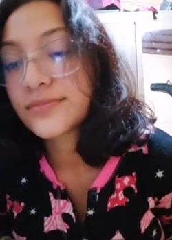 Minita Traviesa De Lentes + Media Hora Masturbándose Rico 3