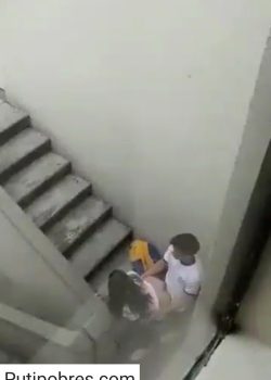 Colegiala Pillada Cogiendo Y Tragando Lechita 5