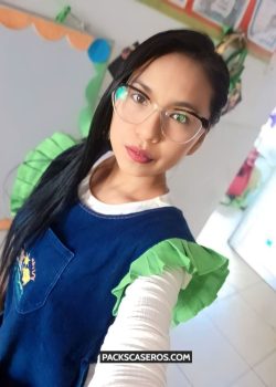 Maestra Putita Se Abre En Varias Poses 3