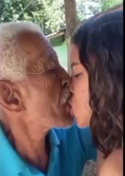 Morra Feliz Cogiendo Con Si Abuelo + Vídeo Virales 3