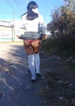 Se abre todita para sus compañeros de clases 2