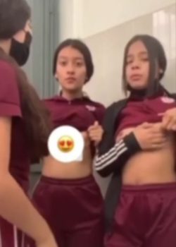 Colegialas Blanquitas Mostrando Todo En El Baño Del Colegio 4