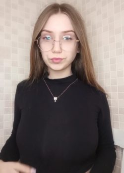 Tierna Minita De Lentes + Vídeo Tocandose 12