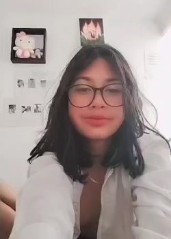 Morrita De Lentes Se Masturba En Varios Videos 13