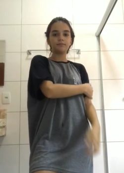 Morra Flaquita Se Desnuda Toda En El Baño 4