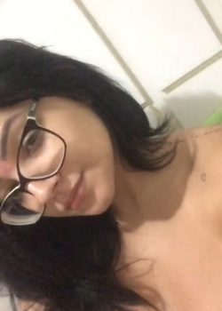 Minita De Lentes De Panocha Peladita Y Sabrosa 2