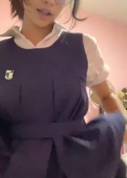 Llega de clases y se toca la rosadita 11