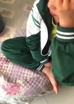 Estudiante caliente se deja grabar cogiendo 12