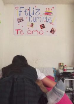Colegiala nalgona chupa y coge como putita 2