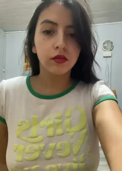 Pendeja tetona se abre rico en Video 4