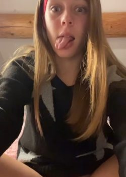 Werita Peluda Se Masturba Con Peines 5