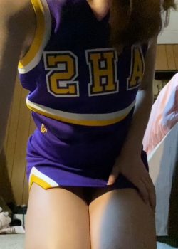 Llega de la uni con ganas de darse placer 2