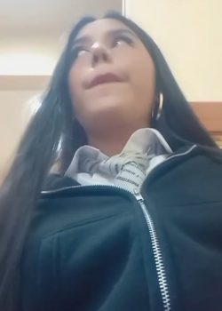 Linda estudiante se graba dándose dedos 7