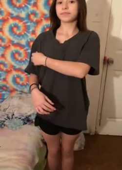 Flaquita se desnuda y deja grabar delante de su vato 3