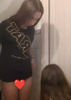 Ricas morras se desnudan juntas 5