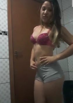 Minita blanquita se mete dedos 5