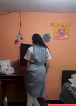 Colegiala pendeja se desnuda toda 13